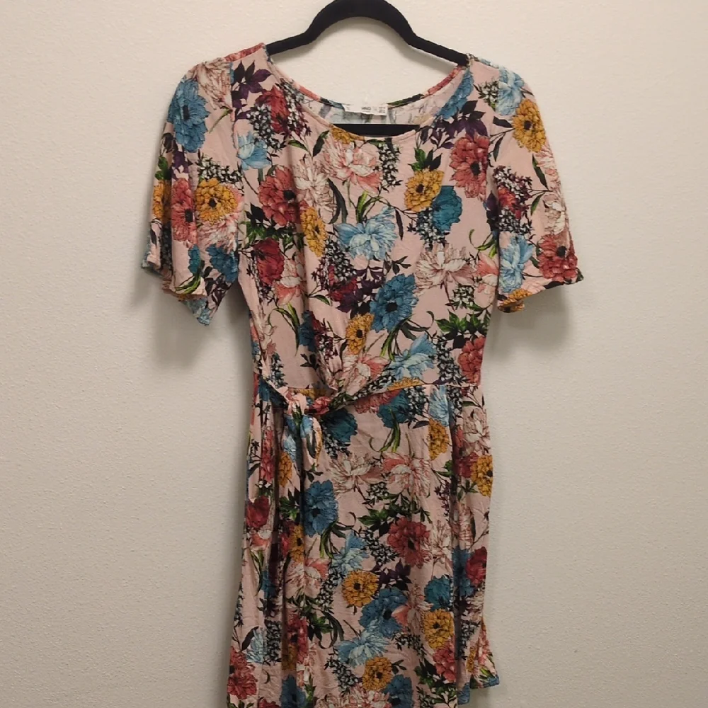 Chic MNG Casuals Floral Mini Dress - Effortless Elegance - Fun - Flirty - EUC - Picture 1 of 11